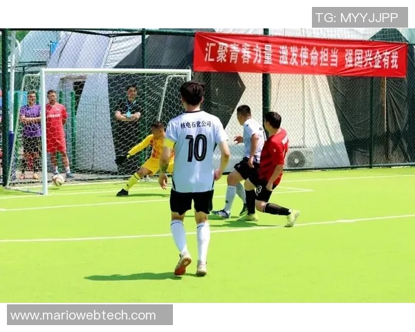 台湾足球女孩的梦想与奋斗：在绿茵场上追逐青春的热血与希望